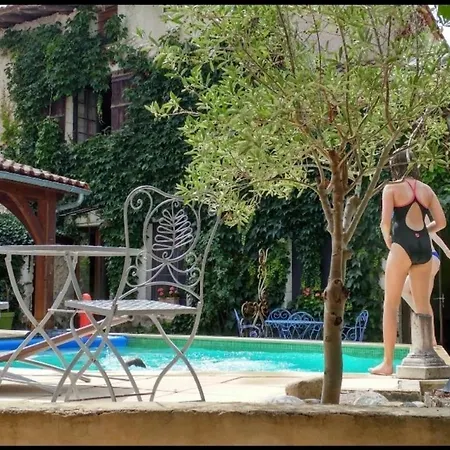 Captivating 2-bed House In St Apre Tatil Evi